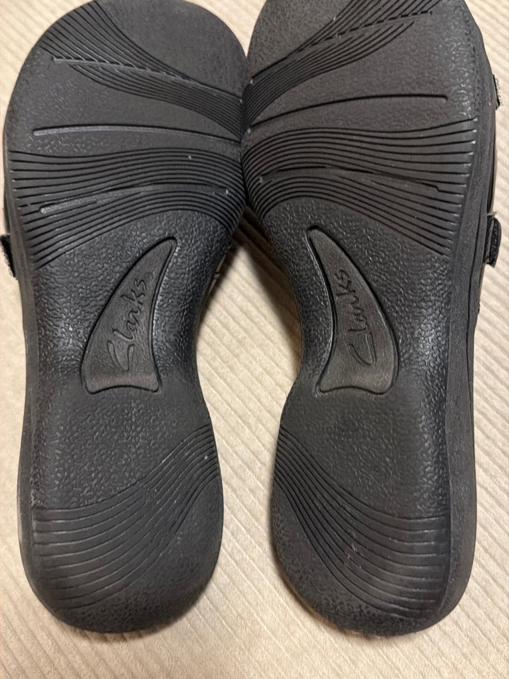 Clarks Women's Black Patent Slide Sandals with Adjustable Straps 8 - Picture 5 of 6